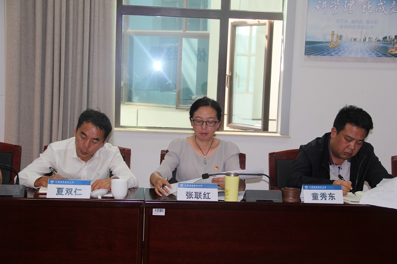 座談會(huì)三領(lǐng)導(dǎo)圖片.jpg